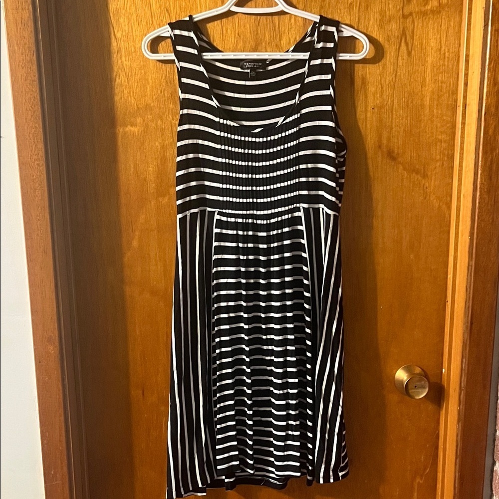 Woman’s Spense Black and White Striped Sleeveless Midi Dress PM